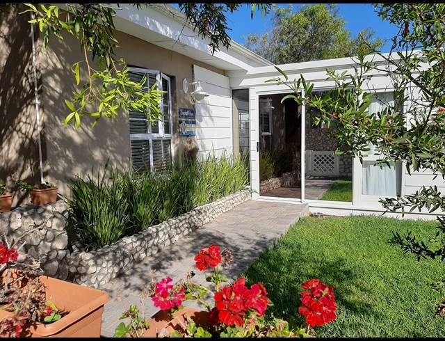 9 BEDROOM HOUSE FOR SALE IN COUNTRY CLUB
